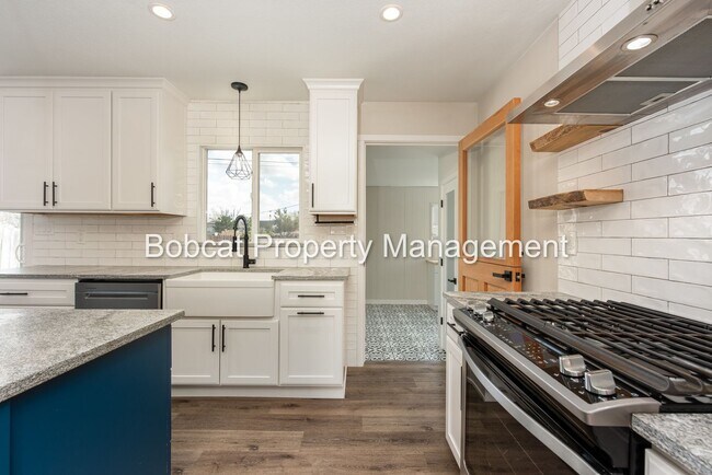 Building Photo - 1121 Spruce St