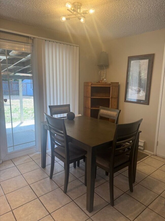 Building Photo - Beautiful 3 bed 2 bath rambler in South Hi...