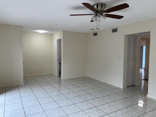 Building Photo - 3094 Bermwood Ln