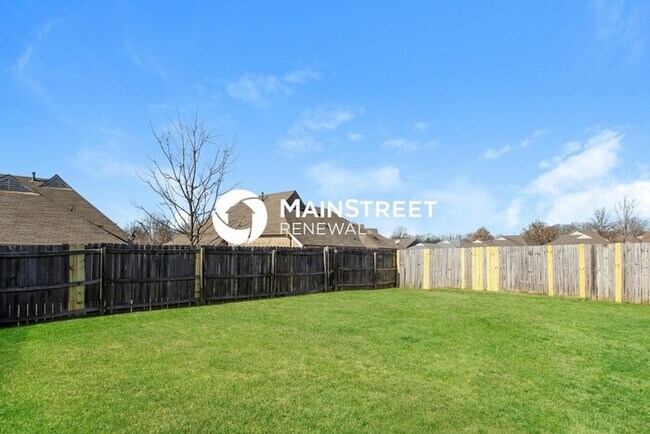 Building Photo - 3 Bedroom Pet-Friendly Home in Memphis, TN with Main Street Renewal