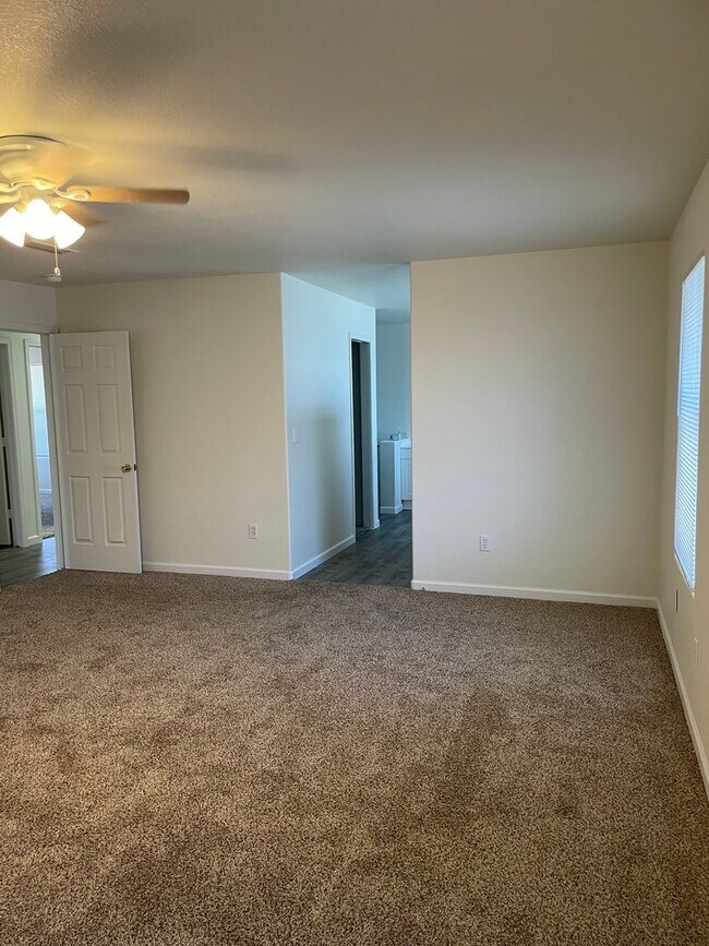 Building Photo - 1171 Regency Dr