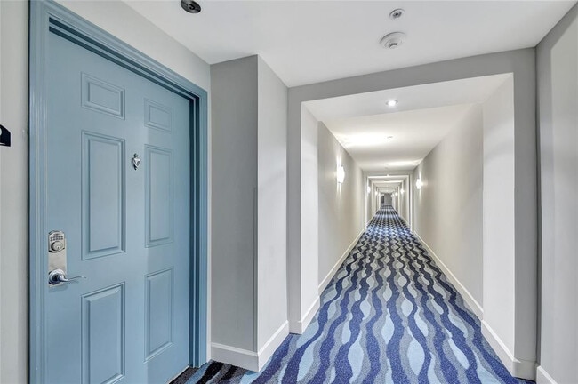 Building Photo - 700 E Boynton Beach Blvd