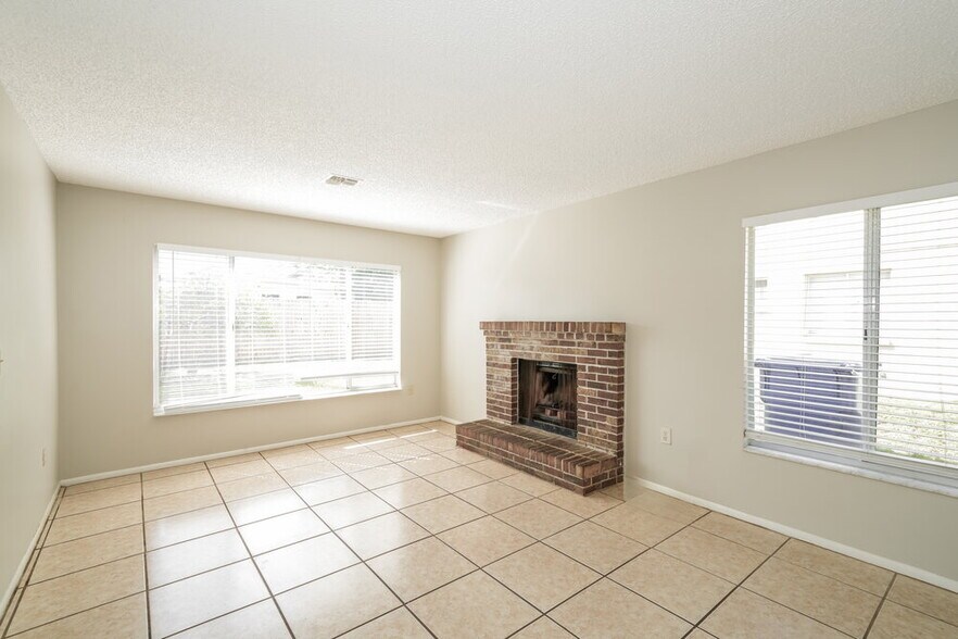 Building Photo - 856 Buttercup Dr