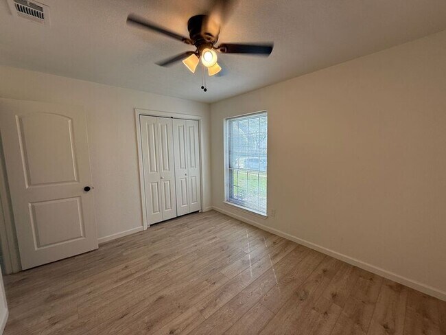 Building Photo - 1255 Valencia Ln