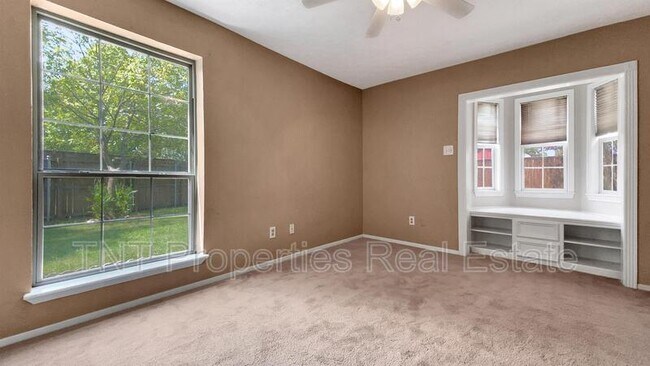 Building Photo - 605 San Saba Ct