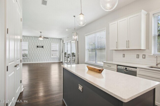 Building Photo - 439 Pelican Pointe Rd