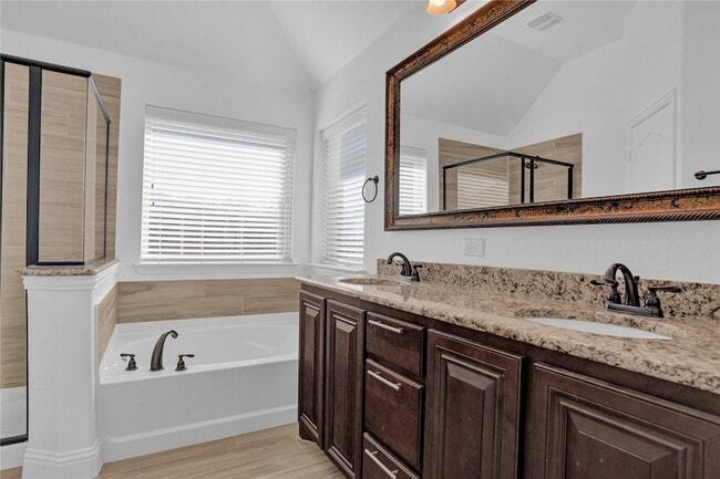 Building Photo - 2105 Burke Dr