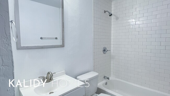 Building Photo - 2629 SW 56th St