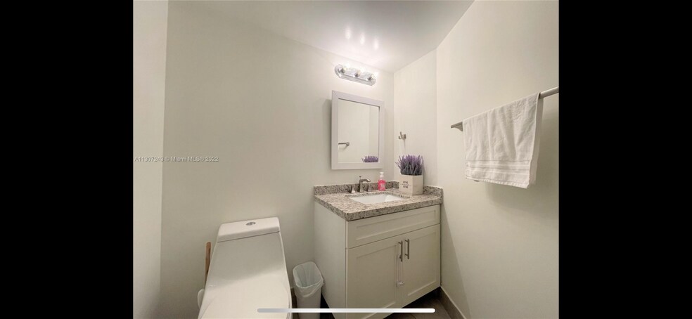 Building Photo - 2600 Collins Ave