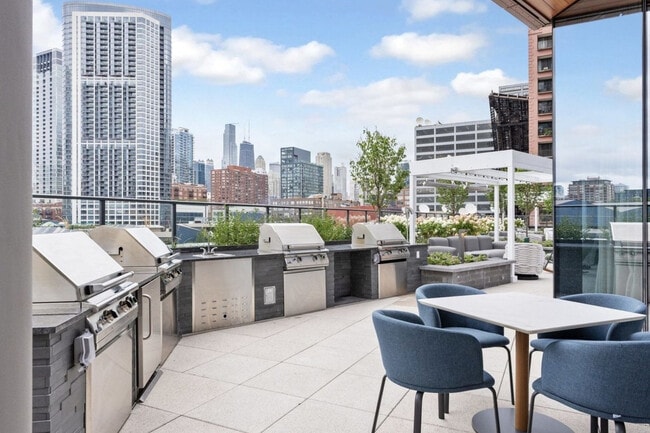 Building Photo - 350 N Canal St