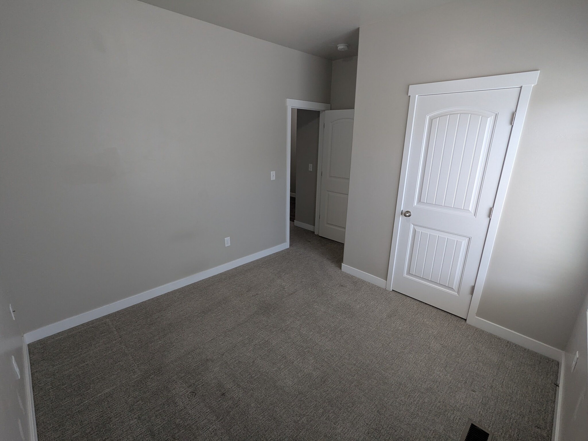 Building Photo - 512 W Sunland Dr