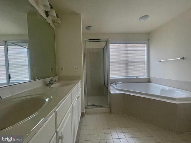 Building Photo - 41851 Cinnabar Square