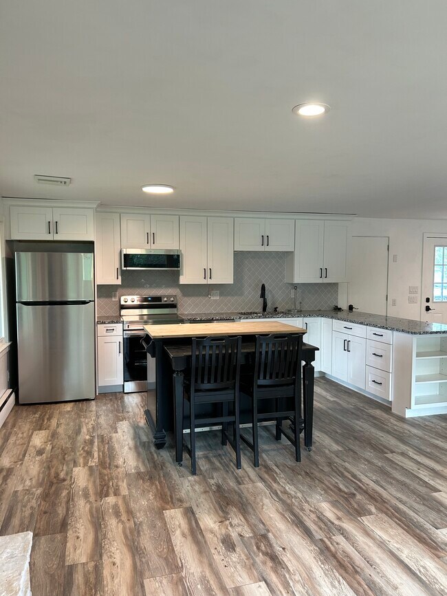 Building Photo - 1244 Snyder Rd