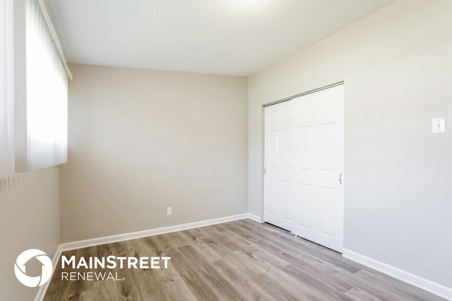Building Photo - 6910 Woodhurst Dr