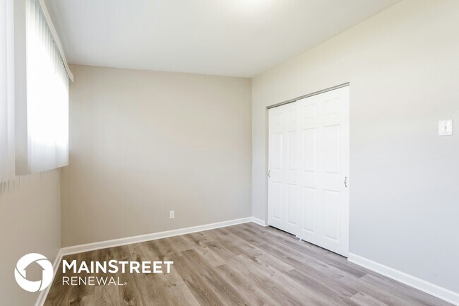 Building Photo - 6910 Woodhurst Dr