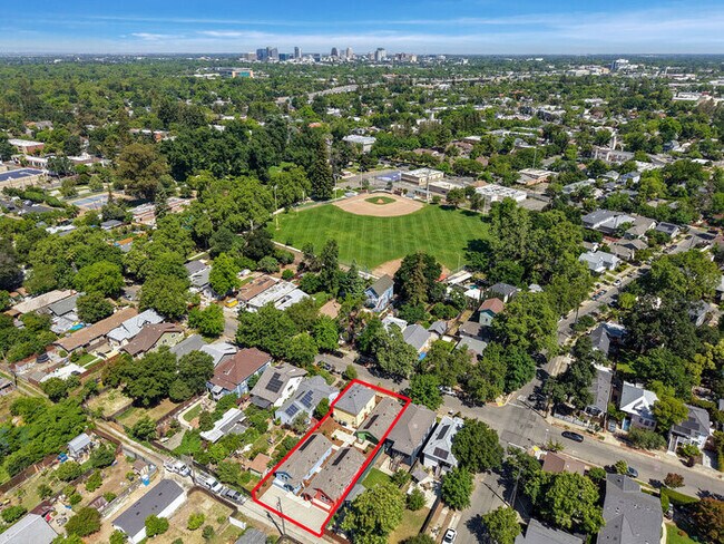 Building Photo - Beautifully Built 2/1 in North Oak Park Close to UC Davis + McGeorge Law School!