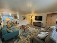 Building Photo - Move in specials - 1st month free. Flexible lease terms are available - 2 Bed, 1 Bath Apartment. ...