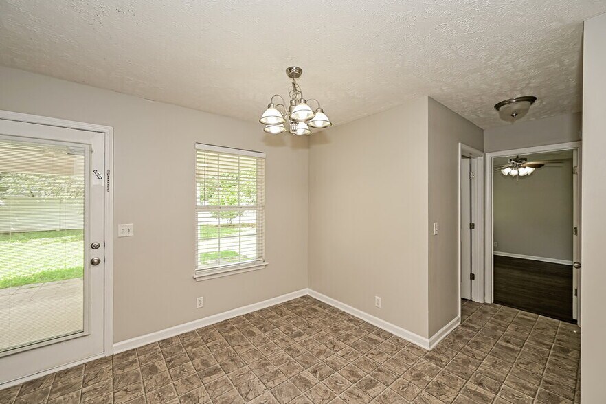 Building Photo - 3746 Maya Dr
