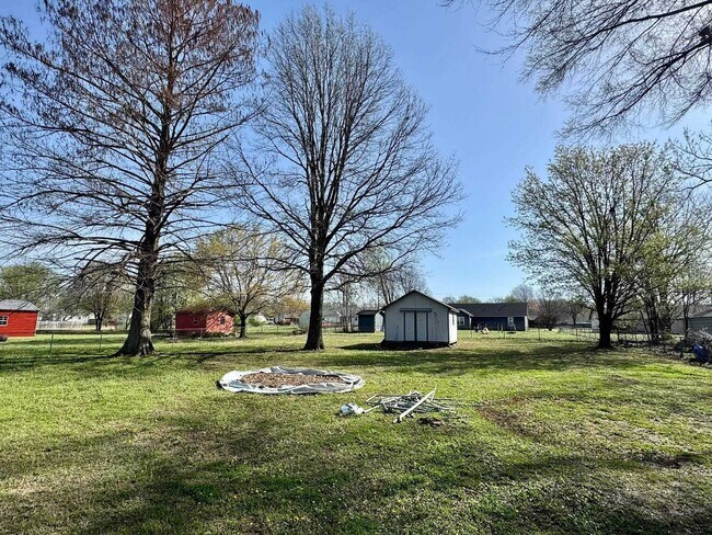 Building Photo - 812 Beaver Rd