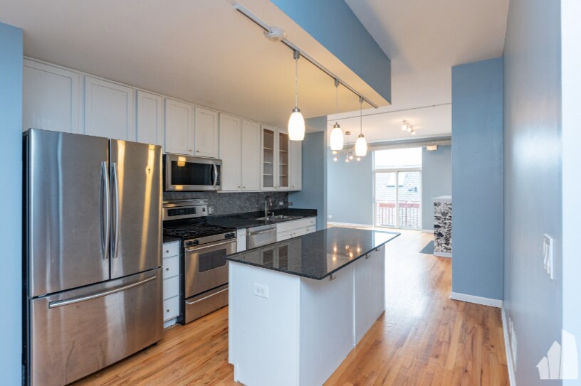 Building Photo - 2356 N Elston Ct