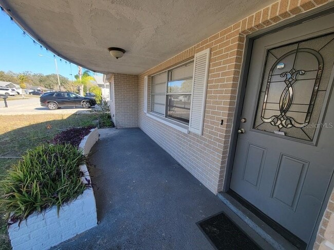 Building Photo - 5912 Della Dr