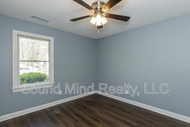 Building Photo - 2145 Tanglewood Rd