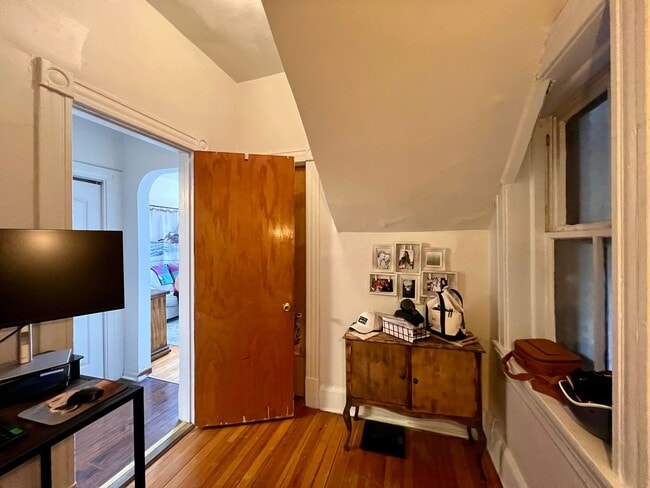 Building Photo - 1902 W Cortland St