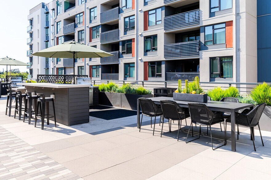 Building Photo - 3560 Rambla Pl