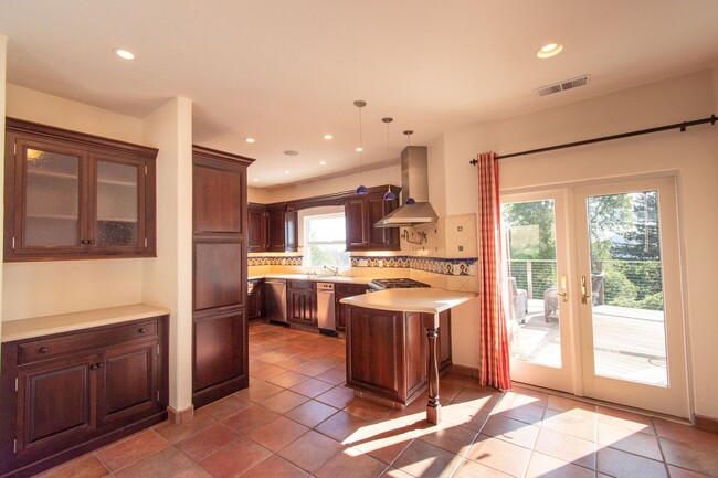 Building Photo - Beautiful Los Gatos Mountain Estate Retreat