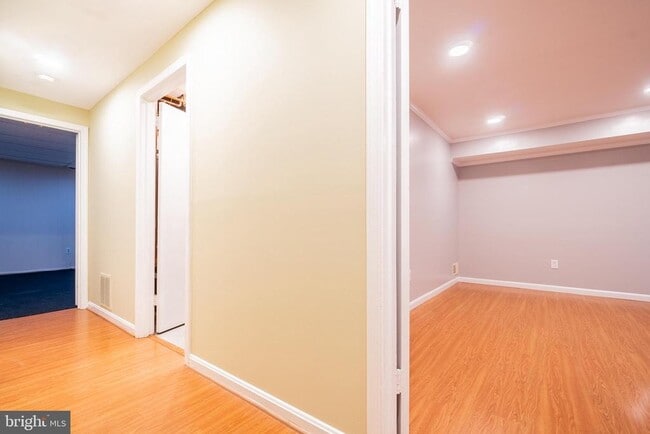Building Photo - 2426 Falls Pl Ct
