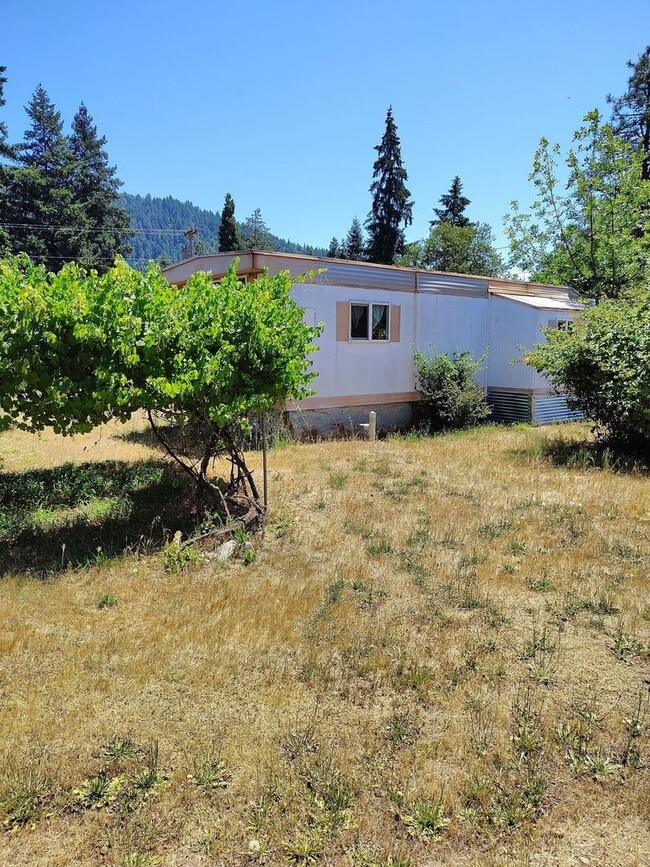 Building Photo - Quiet 2bedroom 1 bath mobile in Country