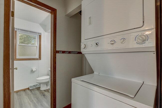 Stackable W/D 6827 - 6825 S Juniper Dr