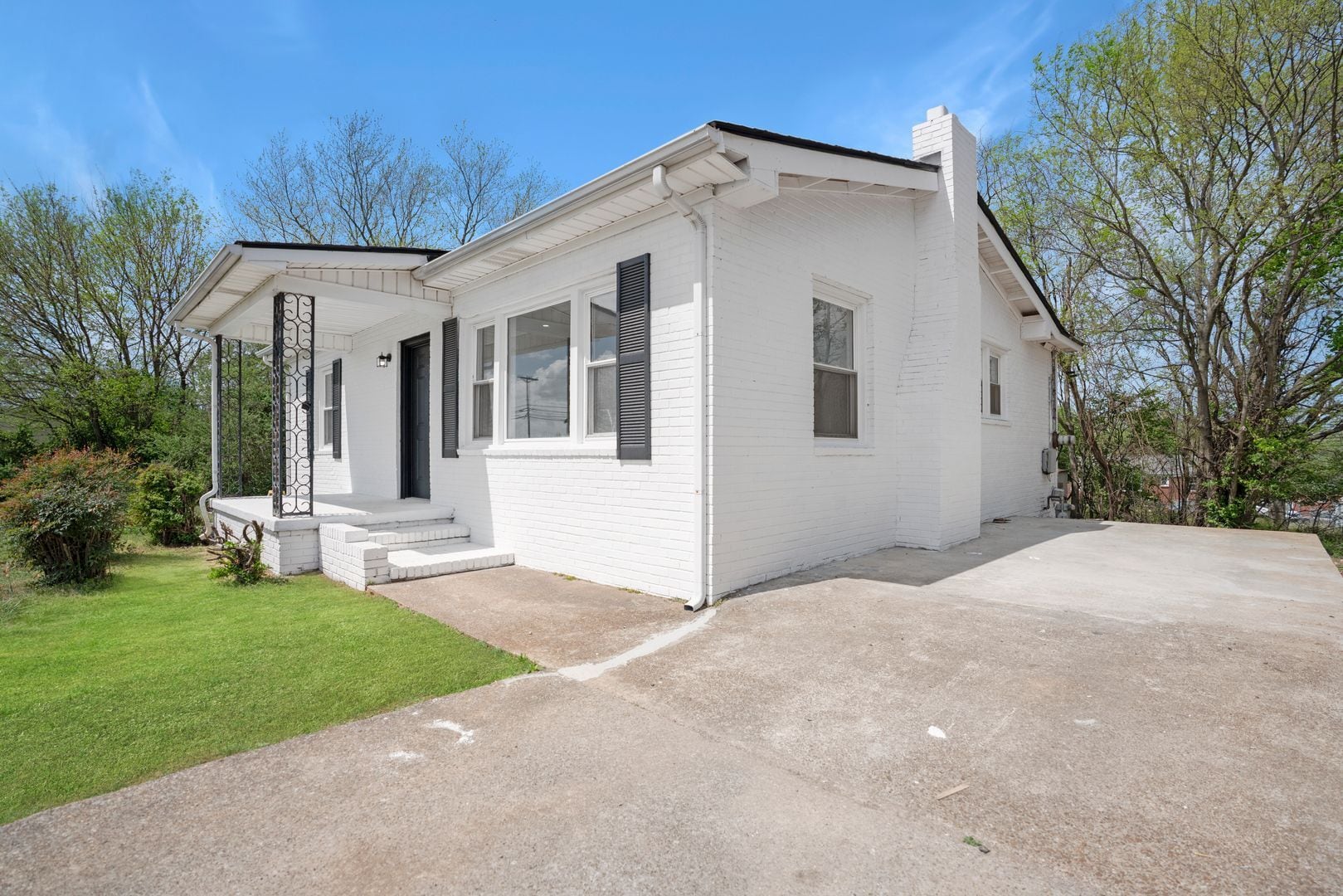 Building Photo - 1857 Memorial Dr