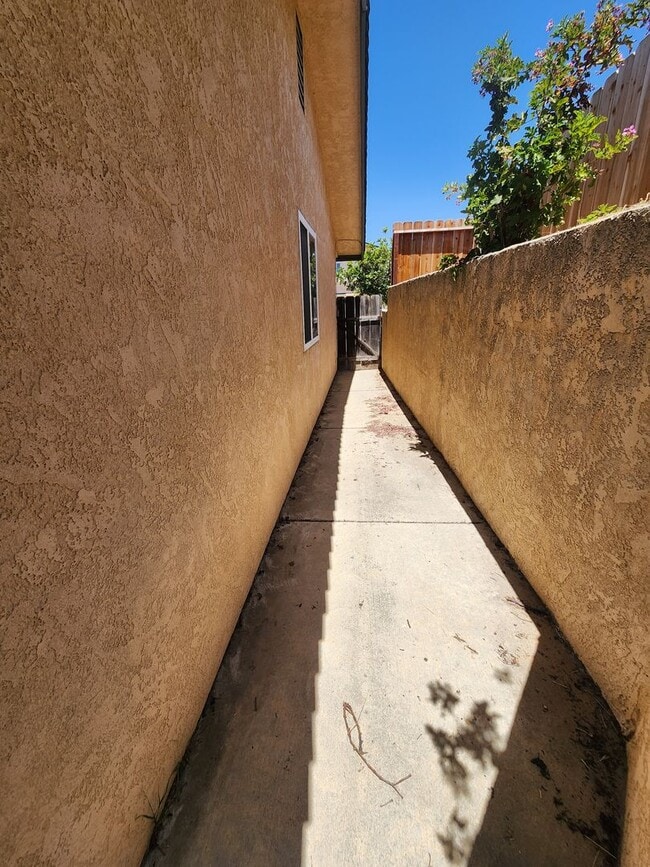 Building Photo - Charming 3 Bedroom Nipomo Home
