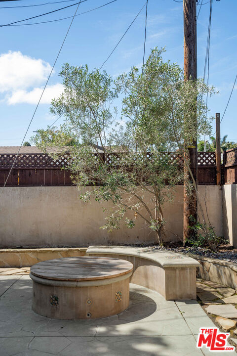 Building Photo - 5227 Etheldo Ave