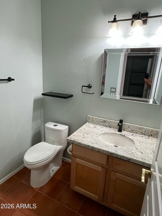 Building Photo - 2552 W St Catherine Ave