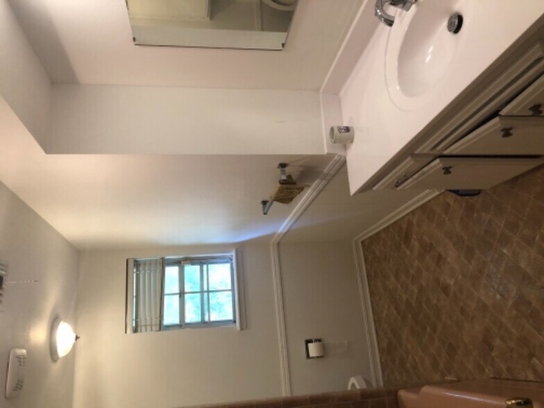 Building Photo - 3608 N Independence Ave