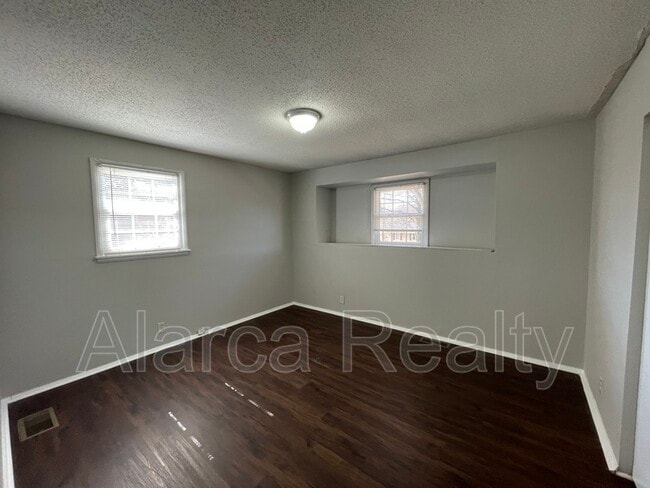 Building Photo - 5321 Southampton Rd