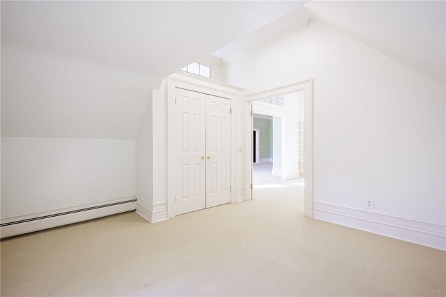 Building Photo - 901 East Ave