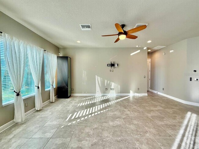 Building Photo - 6414 Salt Creek Ave