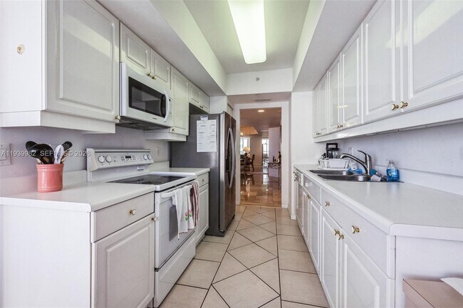 Building Photo - 21205 Yacht Club Dr