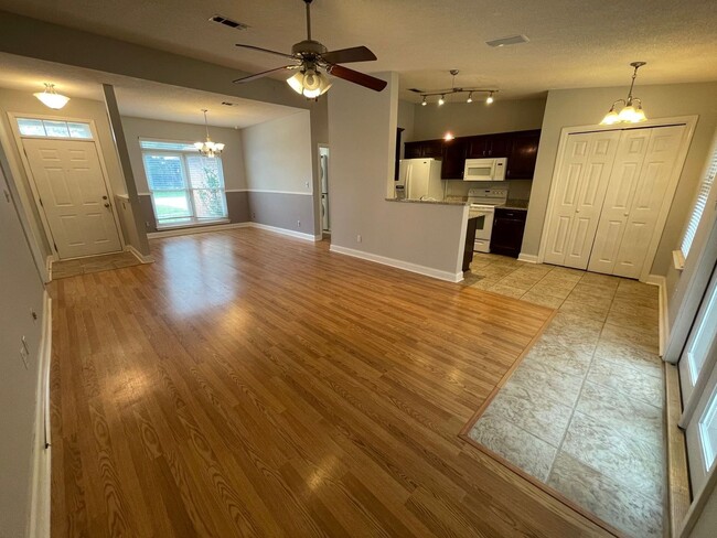 Building Photo - 8562 Vehlin Ct