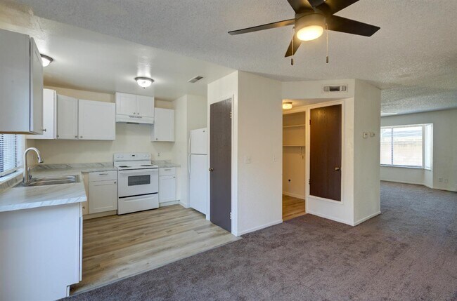 Building Photo - 4676 E Alamos Ave