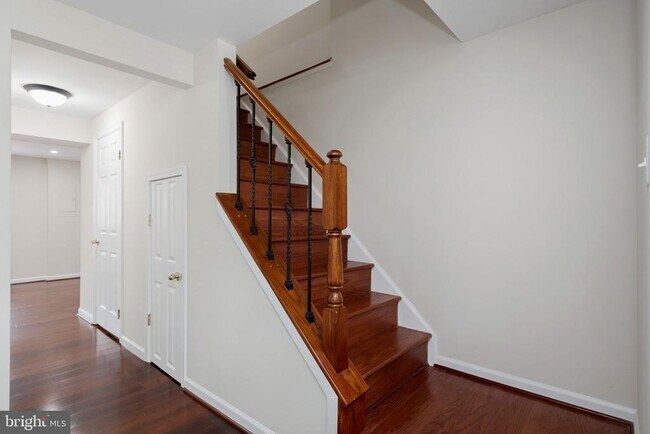 Building Photo - 6324 Lightburn Ct