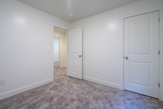 Building Photo - Modern 4-Bed Stand-Alone Home with Fenced Patio