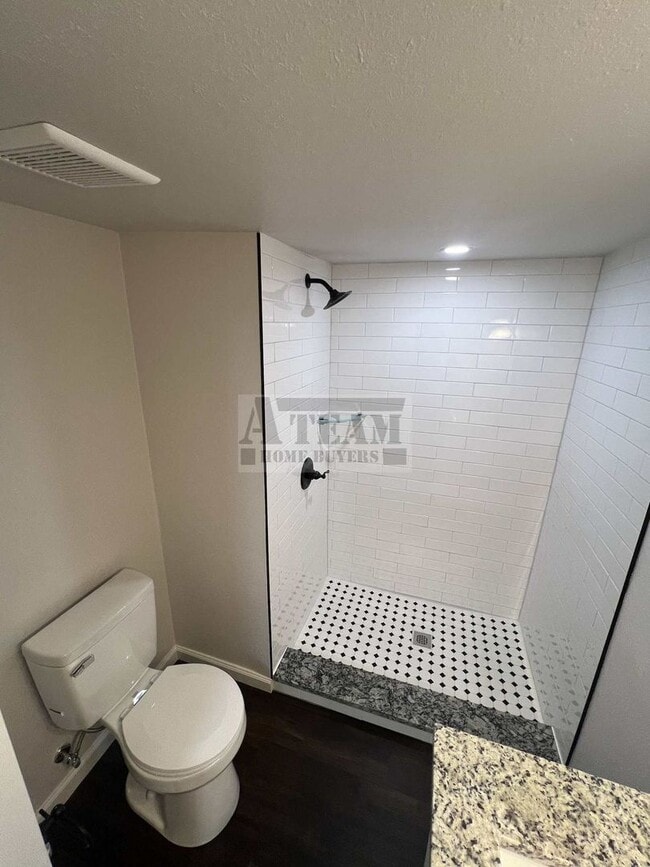 Building Photo - Beautiful Remodeled 3 Bed 1.5 Bath