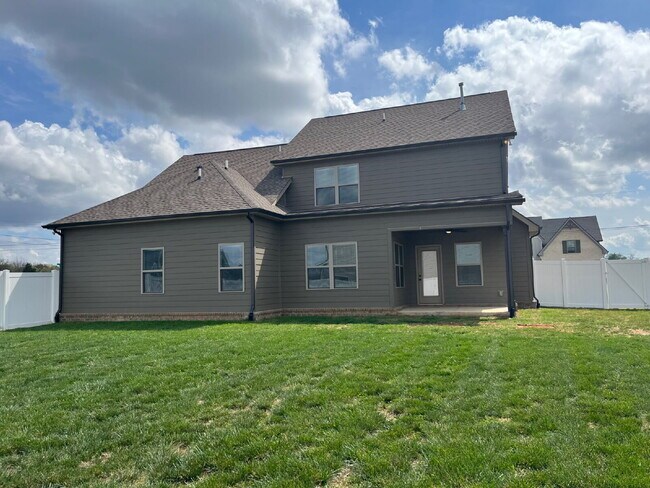 Building Photo - "Spacious 4-Bedroom Retreat with 3.5 Baths in Charming Mt. Juliet!"