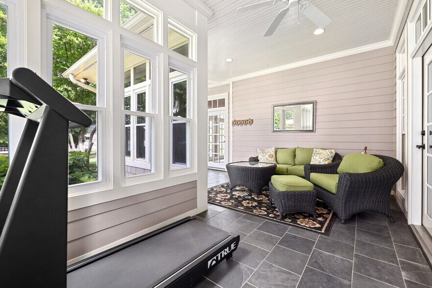 Building Photo - 18440 Ponderosa Dr