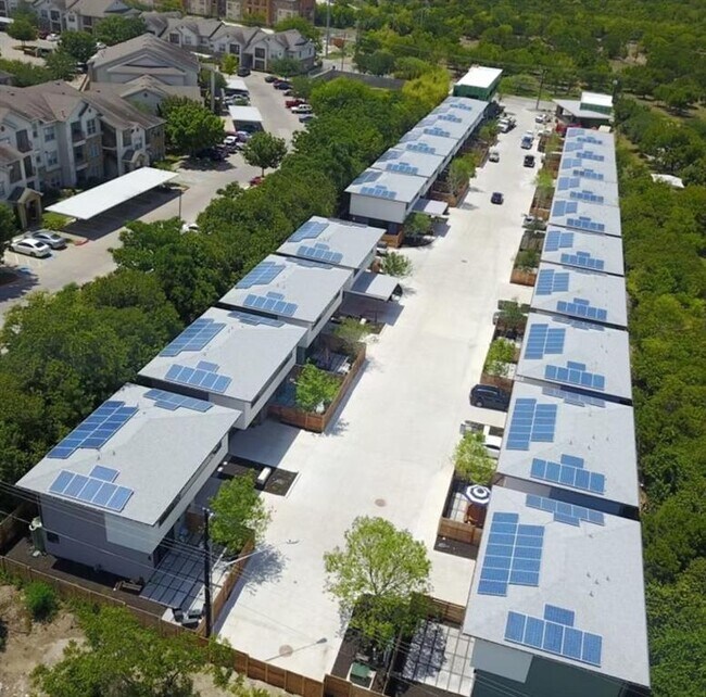 Building Photo - 2101 Montopolis Dr