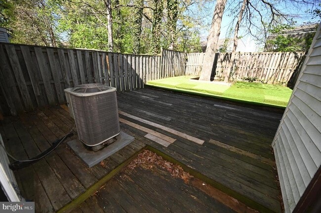 Building Photo - 2103 Tanglewood Dr